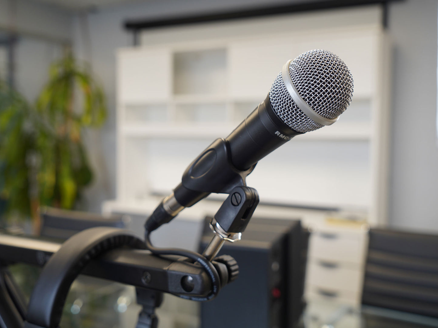 AKG P120 Studio Condenser Recording/Live Streaming Microphone+Pro Mic Boom Arm