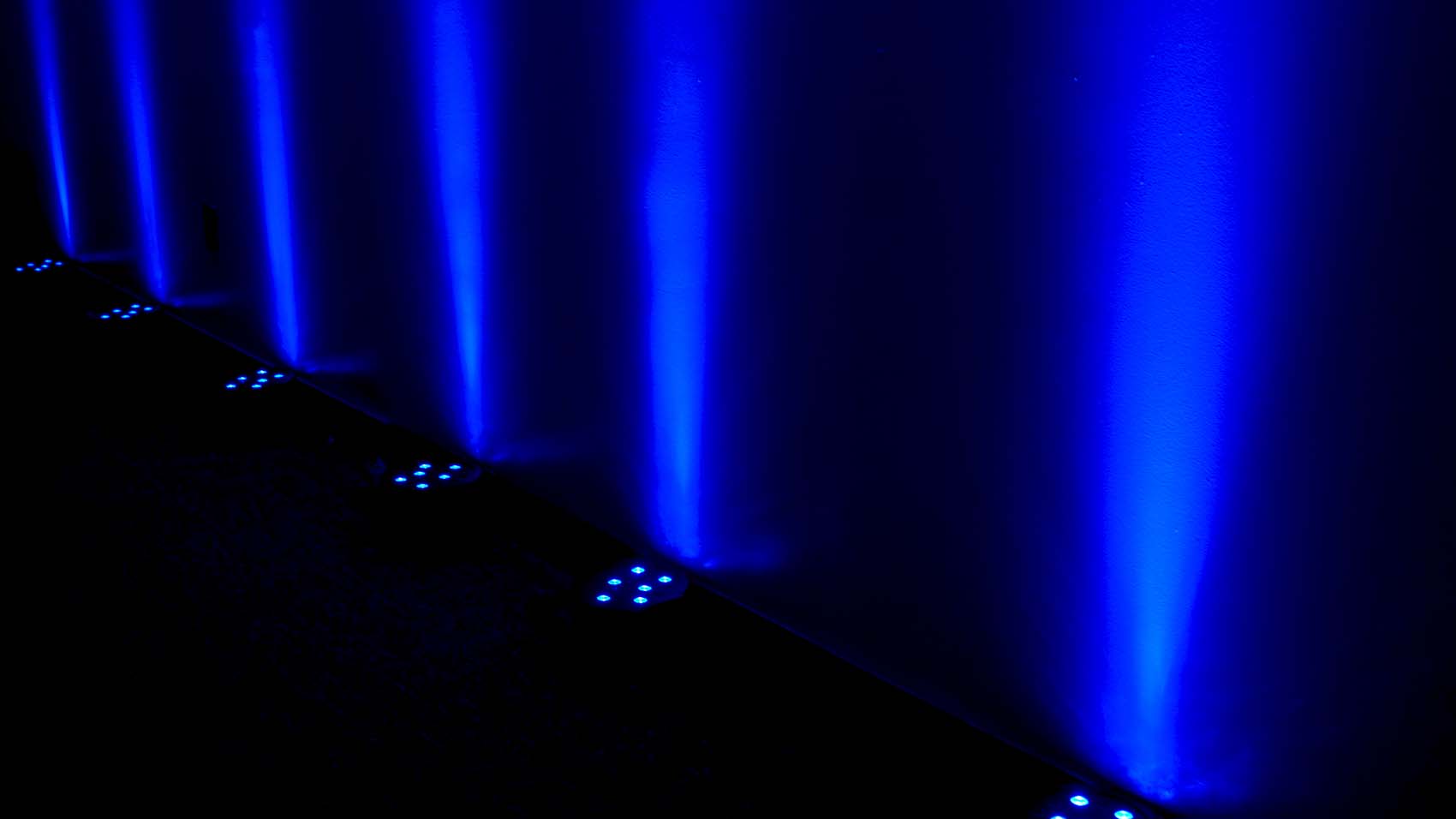 BATTERY PAR 50 White 4-Pack + RLB30 Lighting Bag Bundle