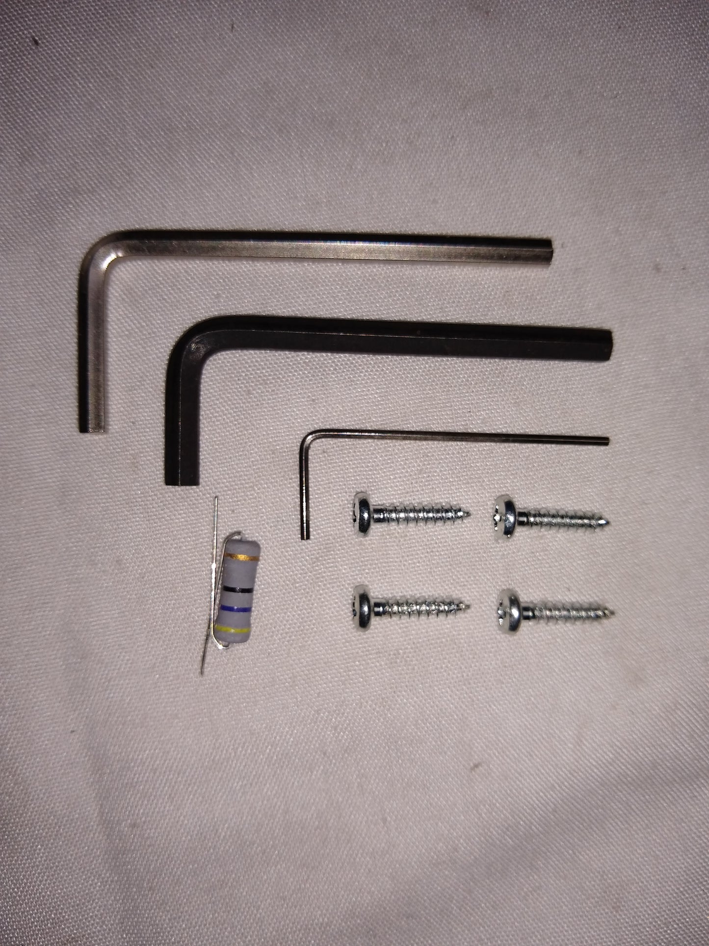 RXC20D/RXC50D ACCESSORY KIT INCLUDES A RESISTOR, SCREWS AND 2 HEX KEYS