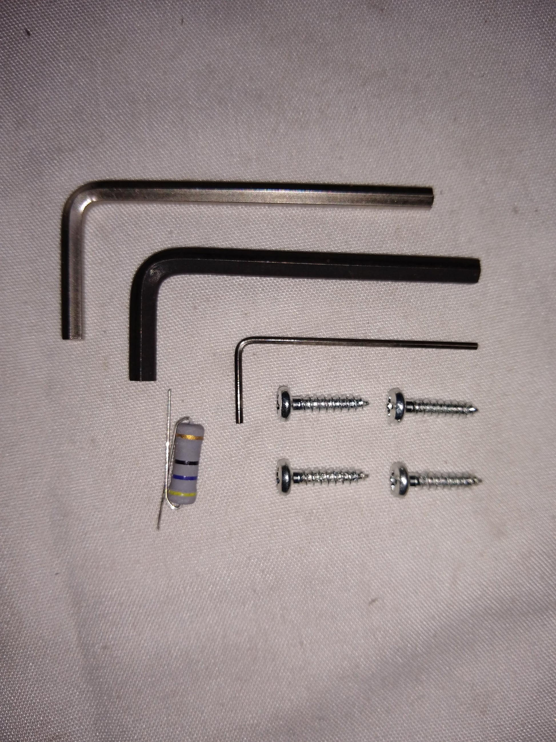 RXC20D/RXC50D ACCESSORY KIT INCLUDES A RESISTOR, SCREWS AND 2 HEX KEYS