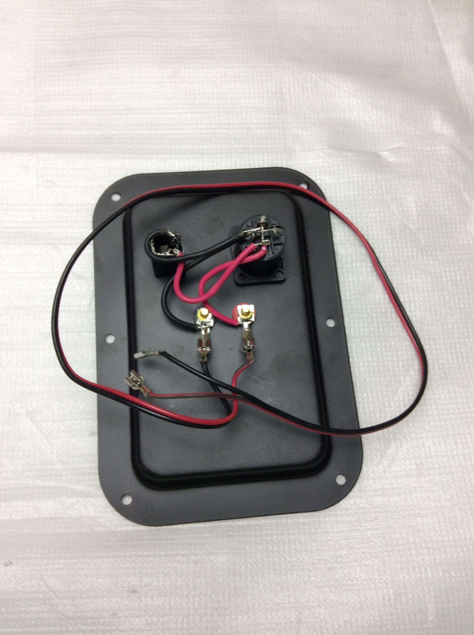 SBG1158 SPEAKER JACK PLATE Terminals and plate that is installed on the back