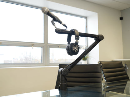 AKG P120 Studio Condenser Recording/Live Streaming Microphone+Pro Mic Boom Arm