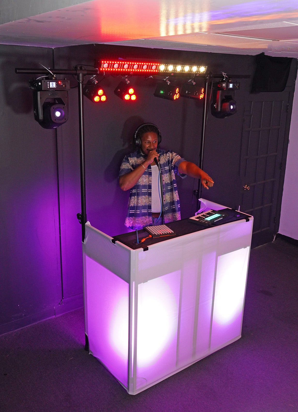 ROCKBOOTH TRUSS DJ Booth + BATTERY PAR 50 White 2-Pack Bundle