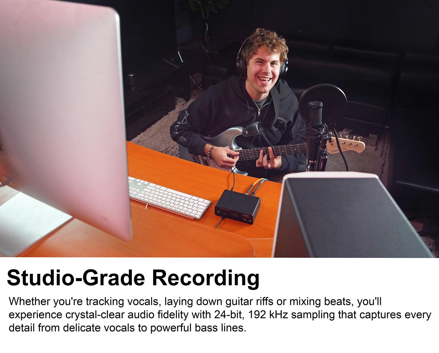 R-TRACK SOLO + APM5B Black Monitors + Desktop Stands Bundle