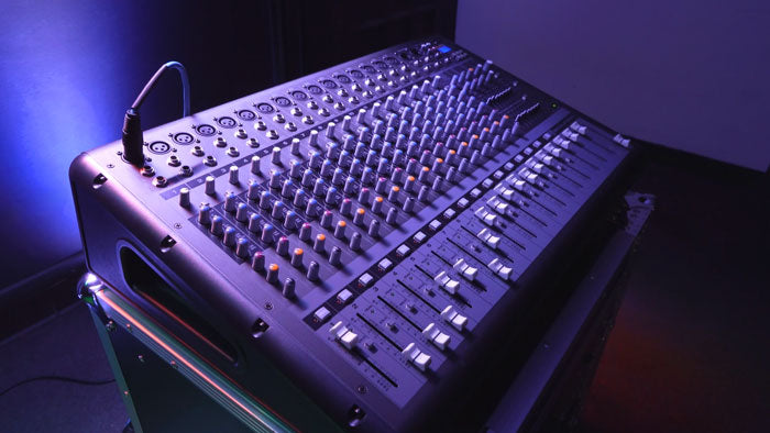 18-Channel Mixer with Advanced Connectivity
